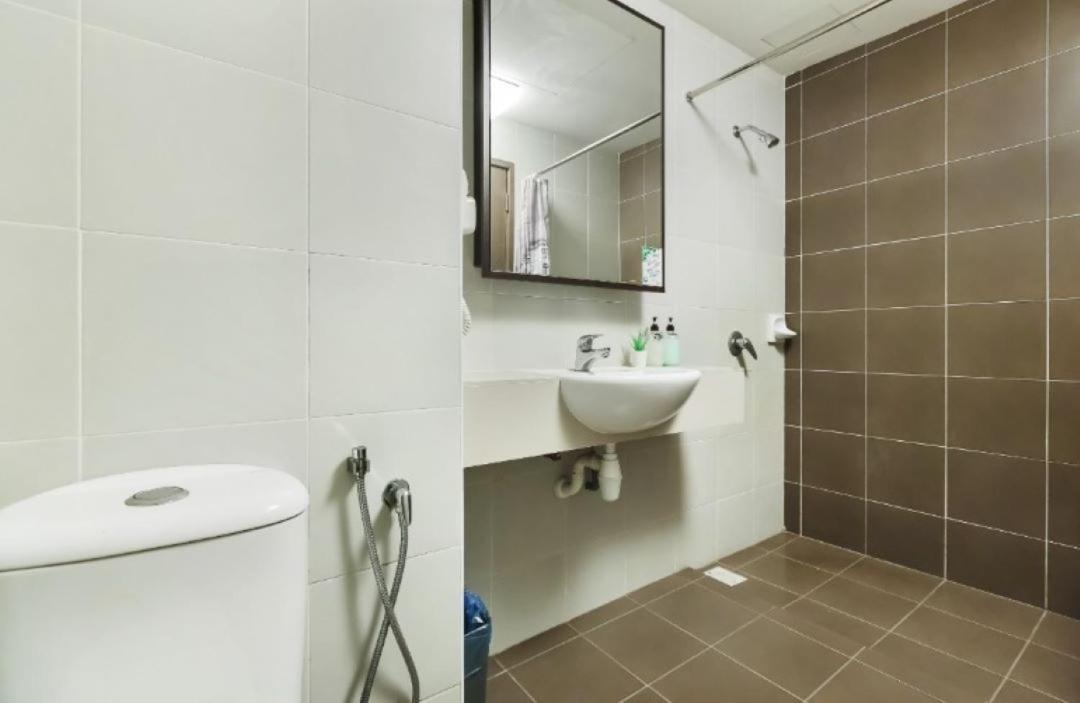 Bayu Marina 3 Mins Away Mid Valley Southkey Apartemen *